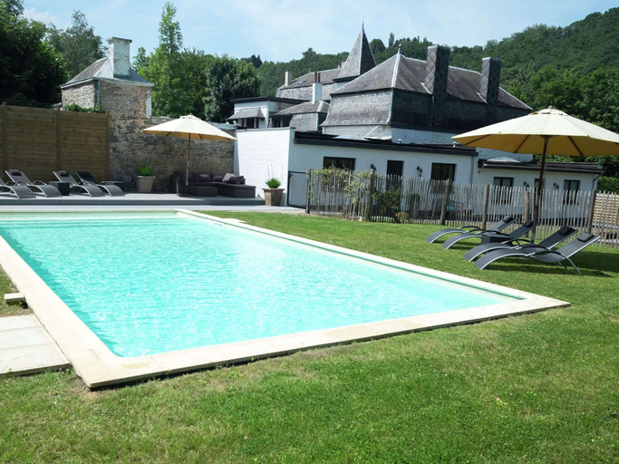 Sport & Beauty 3, Mansion in Hastiere par Dela with Pool, Namur
