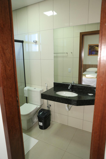 Bathroom 5, Pontal Executive Hotel, Curvelo