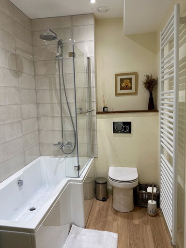Bathroom 3, Moorlands Farm Holidays, Bradford
