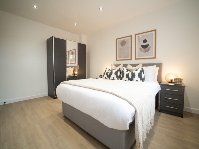 Room 3, Discover Camden Passage One Bedroom by Belvilla, London