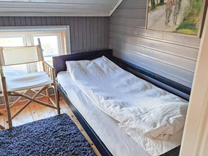 Room 3, 7 Person Holiday Home in Averoy, Averøy