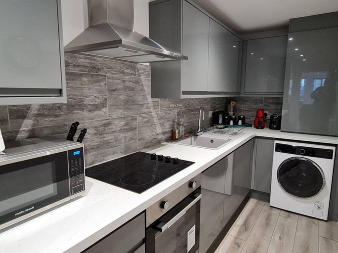 Private kitchen 5, The Lowry One-bedroom Apartment by Belvilla, Salford