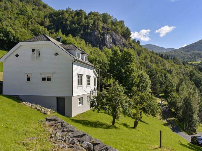 Others 5, 4 Star Holiday Home in Stordal, Stordal