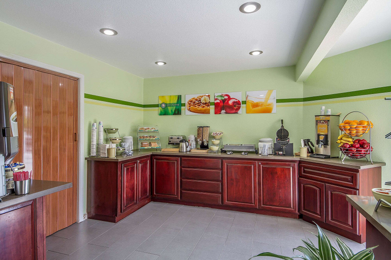 Food & Drinks 5, Quality Inn & Suites Capitola By the Sea, Santa Cruz