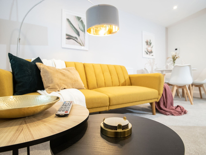 Living area 5, Seaview Gem Torquay Harbor 1bed Apt Self Check-in, Torbay