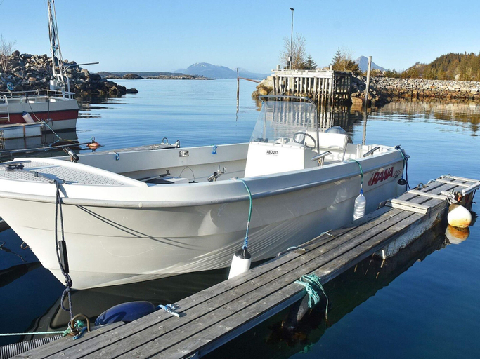 Marina 4, 6 Person Holiday Home in Midsund, Midsund