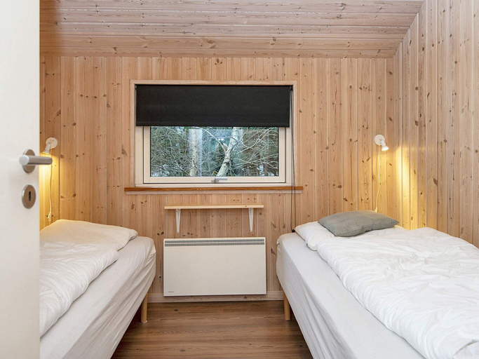 Bedroom 2, 4 Star Holiday Home in Romo, Tønder