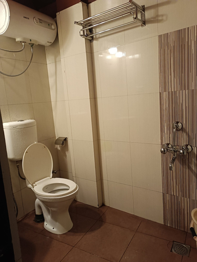 Bathroom 3, Hotel Serene, East Khasi Hills
