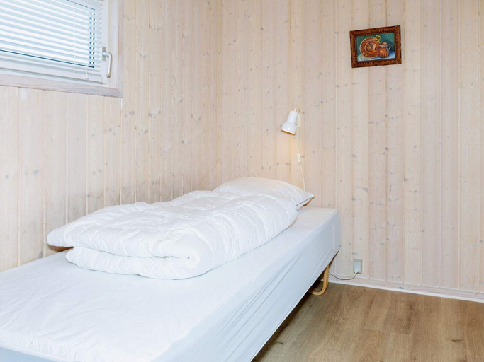 Room 5, 4 Person Holiday Home in Lokken, Hjørring