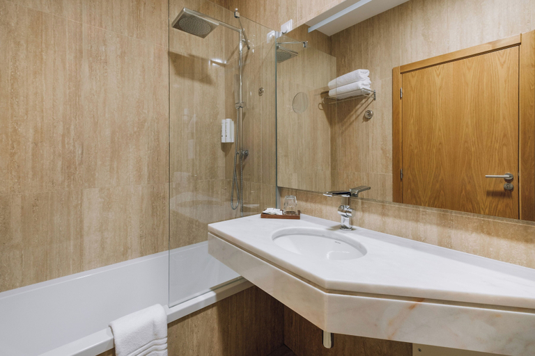 Bathroom 4, Alva Valley Hotel, Oliveira do Hospital