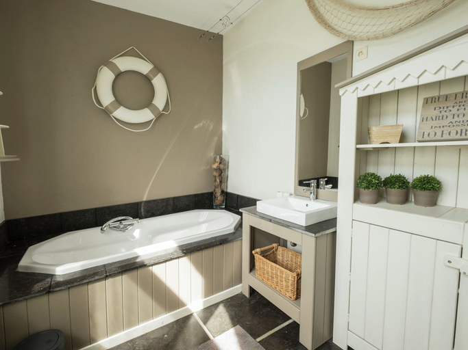 Bedroom 4, Modern Mansion in Hastiere par Dela with Pool, Namur