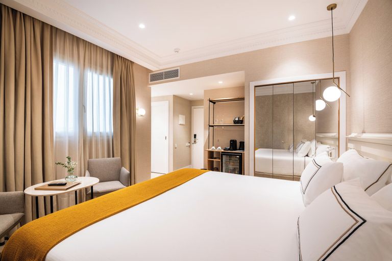 Bedroom 4, Melia Plaza Valencia, Valencia