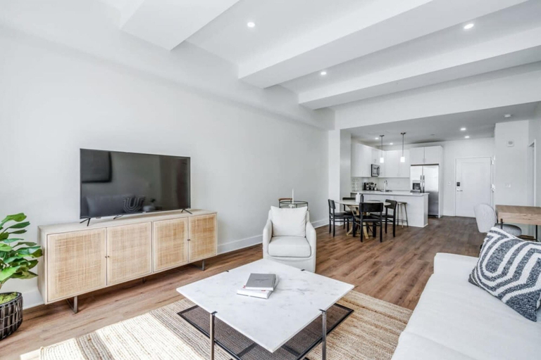 Exterior 3, Sosuite 2BR Apt w Park View, W/d, Gym, Lounge, Philadelphia