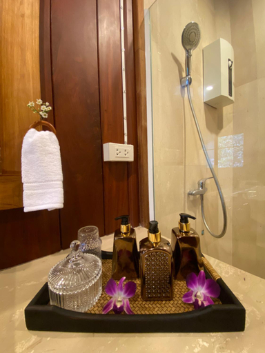 Bathroom 3, SAK-KA-YA, Mae Sot