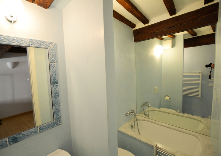 Bathroom 3, Egidio studio apartment 2, Florence