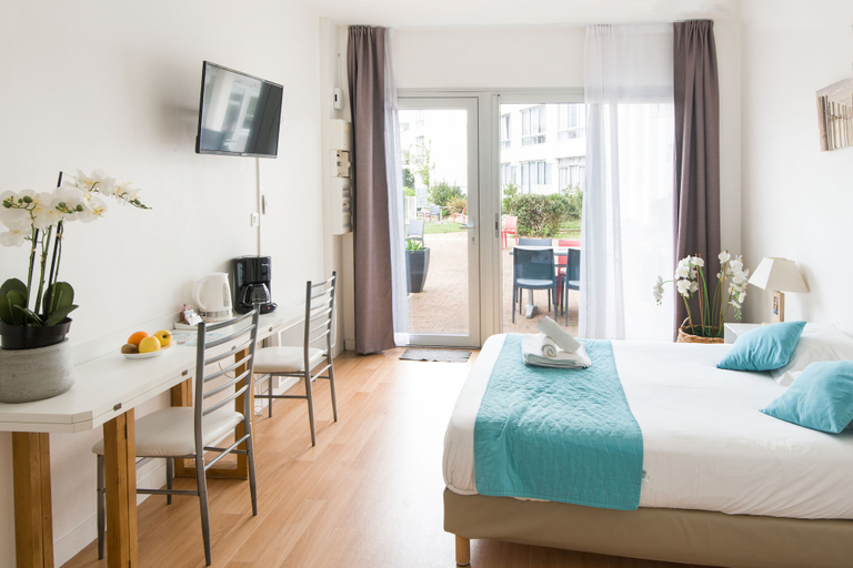 Bedroom 4, Résidence avec Piscine face au port 200m plage, Charente-Maritime