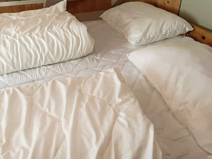 Room 5, 4 Person Holiday Home in Bryggja, Vågsøy