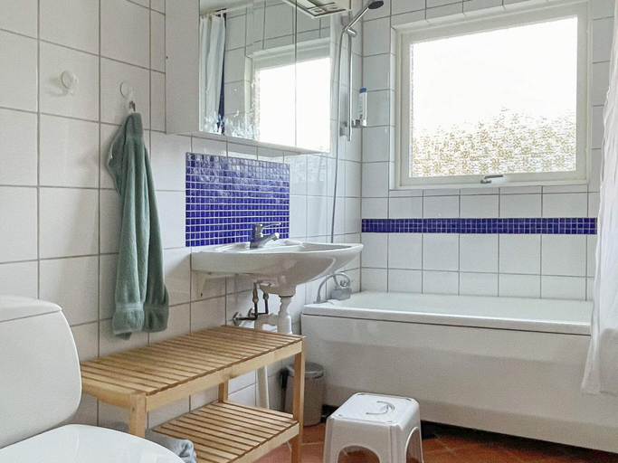 Bathroom 4, 4 Star Holiday Home in Branno, Göteborg