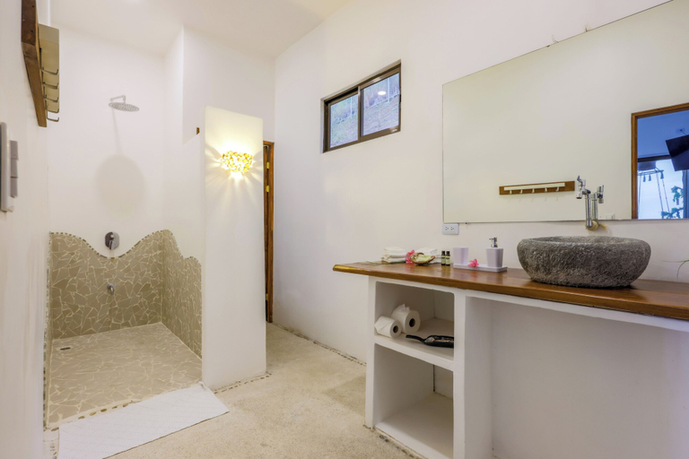 Bathroom 4, Akua Ocean View Suites, Garabito