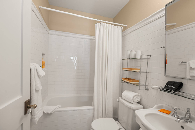 Bathroom, Chateau Dumont 16, Pitkin