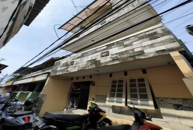 Exterior & Views 1, OYO 93887 John Residence, East Jakarta