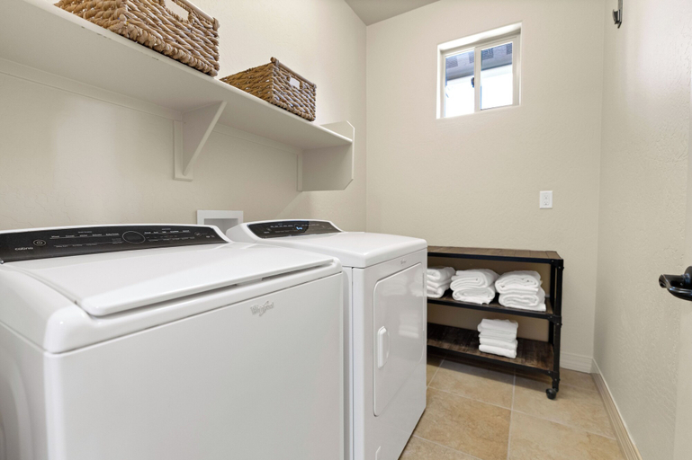 Bathroom 3, Pico, Coconino
