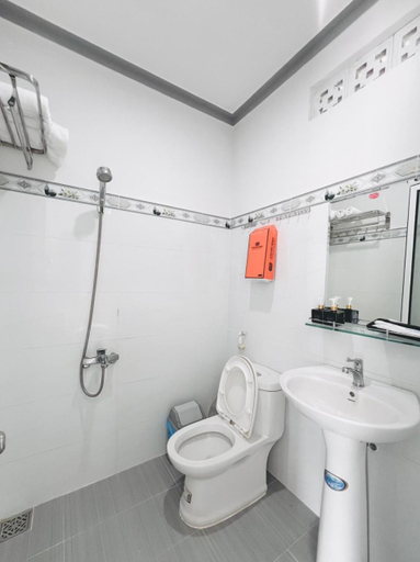 Bathroom 5, Van Thanh Hotel, Phan Thiết