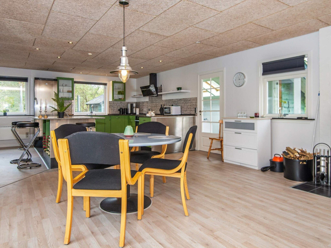 Dining 3, 4 Star Holiday Home in Hemmet, Ringkøbing-Skjern