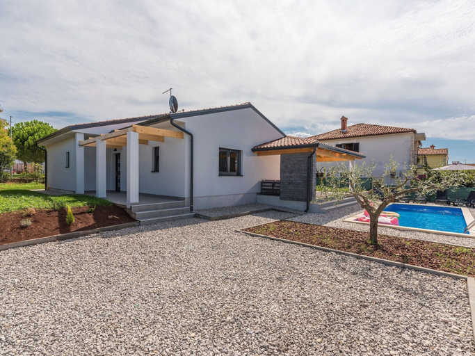 Exterior & Views 2, Villa in Novigrad with Private Pool and Beach, Novigrad