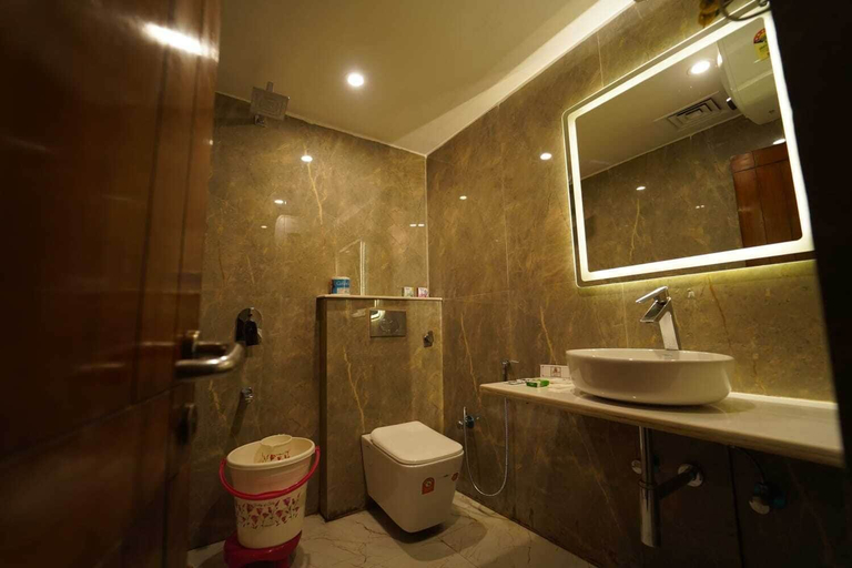 Bathroom 4, Hotel Saket, Kaushambi