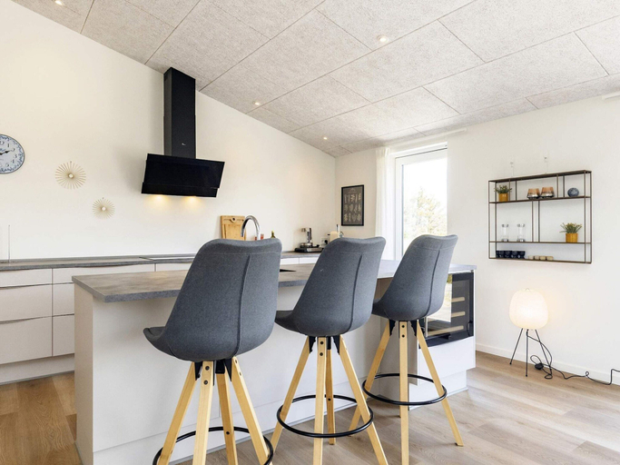 Dining 4, 5 Star Holiday Home in Oksbol, Varde