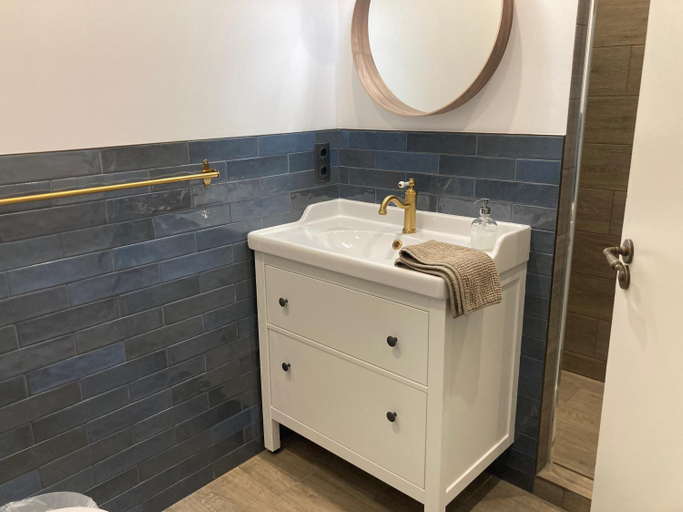 Bathroom 2, Csenge Villa, Siófok