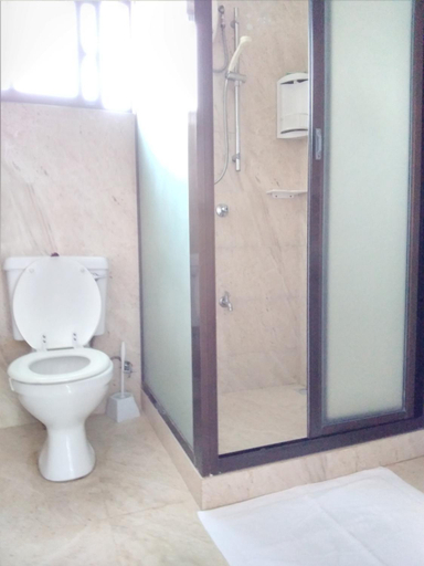 Bathroom 2, Belle Rose Vue guest house
