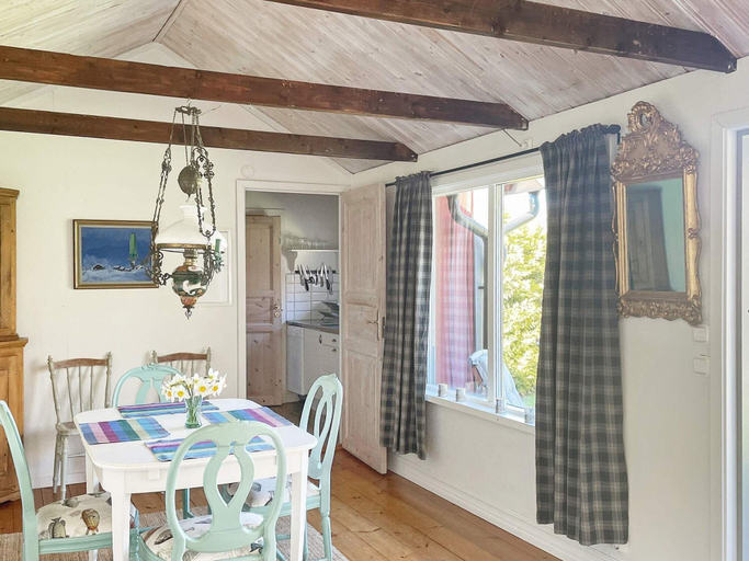 Dining 3, 4 Star Holiday Home in Granna, Jönköping