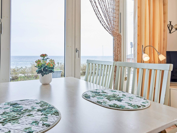Dining 4, 4 Star Holiday Home in Allinge, Bornholm