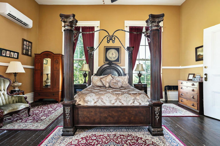 Bedroom 3, 1851 Historic Maple Hill Manor B&B, Washington