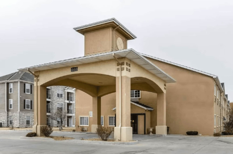 Exterior & Views 2, Super 8 by Wyndham Great Bend, Barton