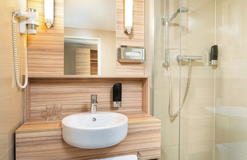 Bathroom 9