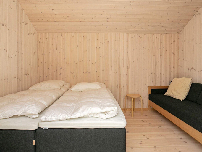 Room 5, 12 Person Holiday Home in Laeso, Læsø