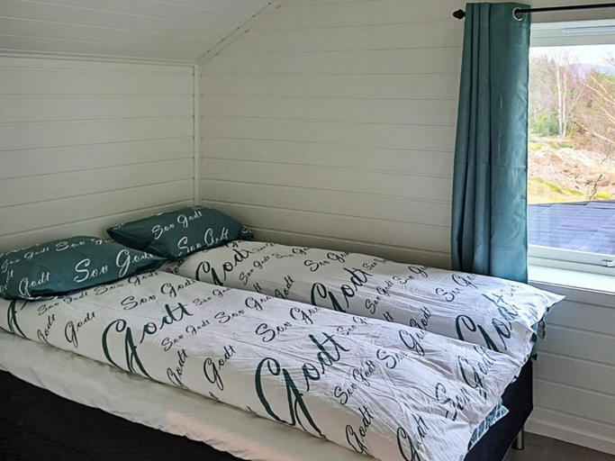 Room 5, 4 Star Holiday Home in Svelgen, Bremanger