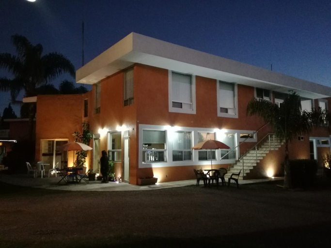 Exterior & Views