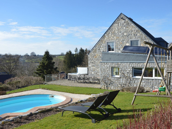 Luxurious Villa in Stavelot with Sauna and Pool, Liège