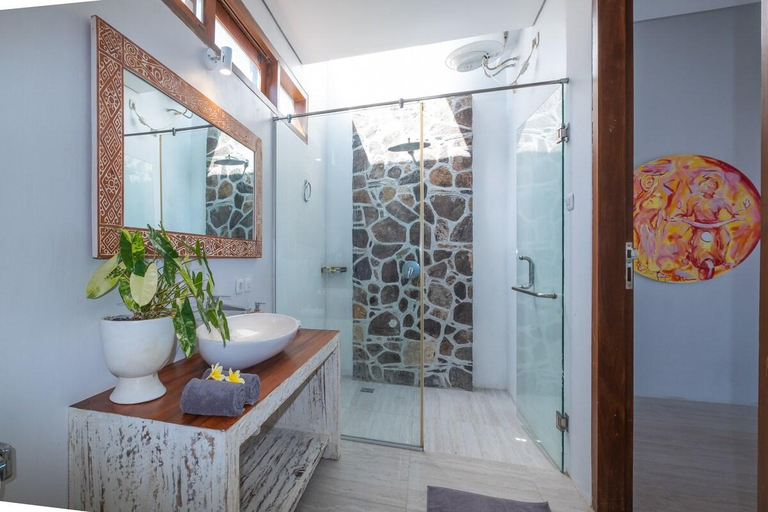 Bathroom 3, Kamana Beach House, Lombok