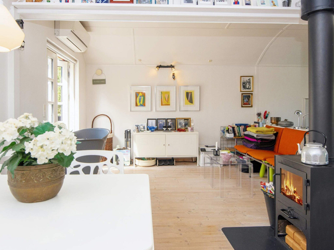 Dining 5, 4 Star Holiday Home in Grenaa, Norddjurs
