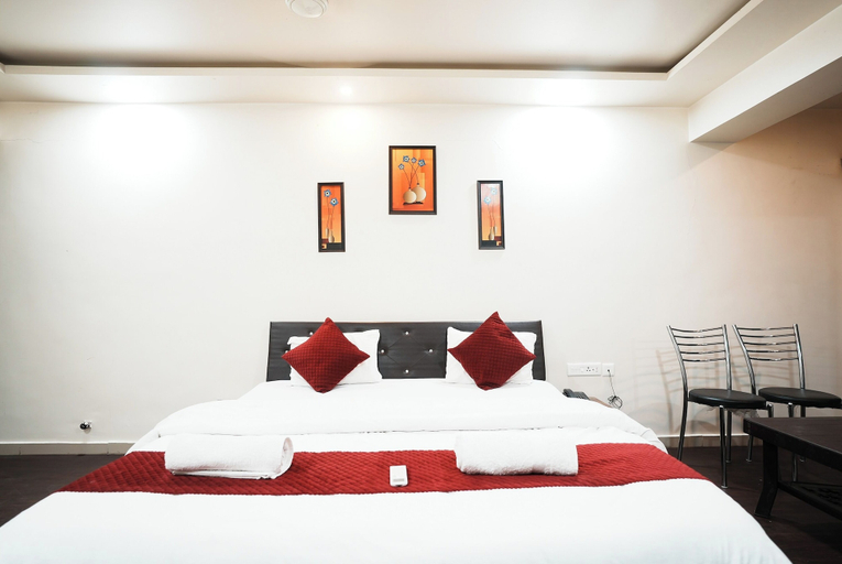 Bedroom 2, The White House, Pune
