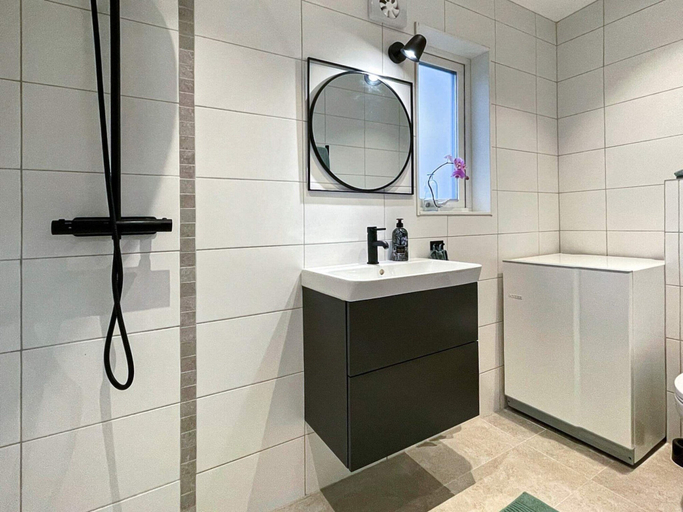 Bathroom 2, 4 Star Holiday Home in Farhult, Höganäs