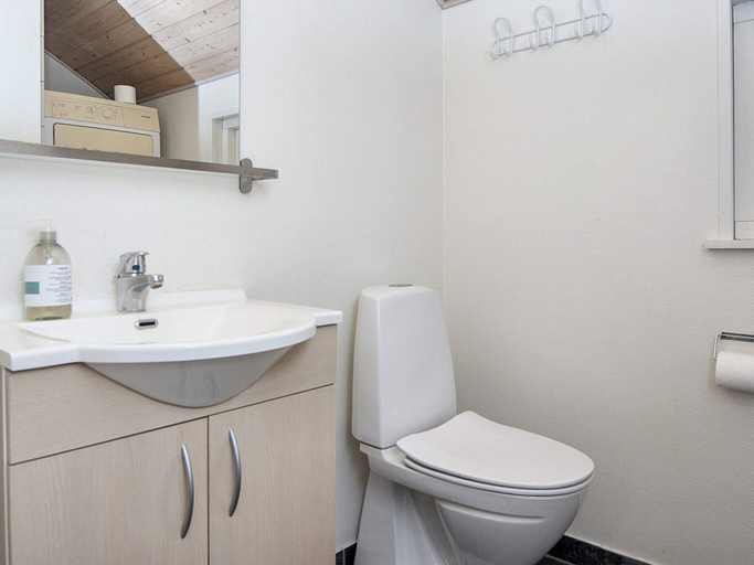 Bathroom 3, 4 Star Holiday Home in Romo, Tønder