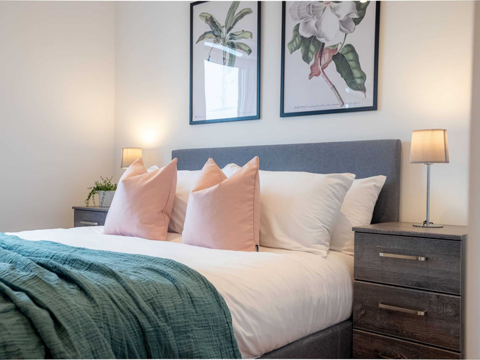 Bedroom 2, One Bed Near Windsor Castle by Belvilla, Slough