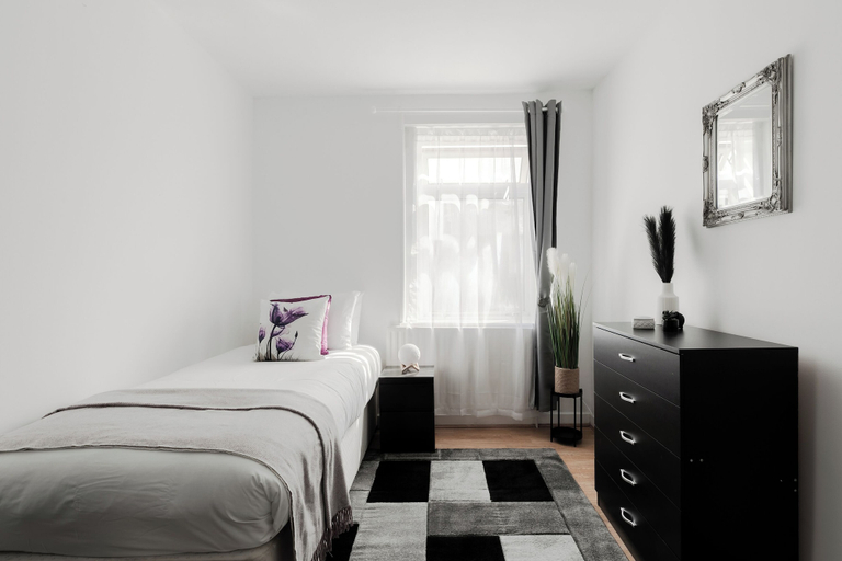 Bedroom 3, 4 Bed House - Sleeps 6 - Garden, Pets, Wifi, London