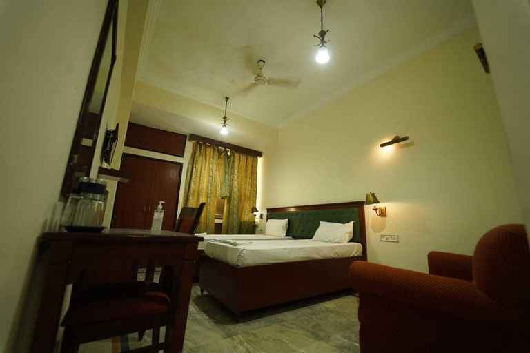 Bedroom 3, Hotel Saket, Kaushambi